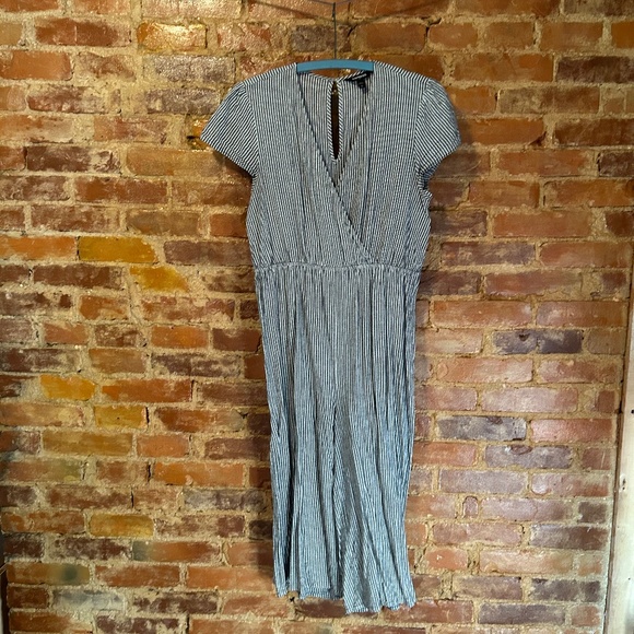 Striped Cropped Jumpsuit with Puff Sleeves - Picture 1 of 12